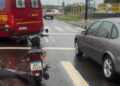 Piloto de moto morre na hora e passageiro fica em estado grave em colisão na Duque de Caxias
