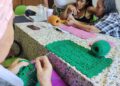 Mulheres em tratamento do câncer atendidas pela ABRAPEC participam de atividade de Crochê Terapia