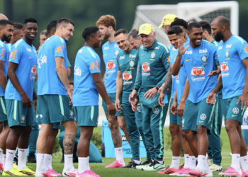 Brasil encara o Japão no primeiro jogo do mata-mata na Copa
