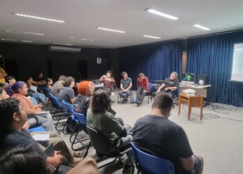 Banda Os Alquimistas compartilham processo de gravação de novo álbum com estudantes da UFMS
