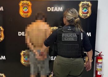 Com revólver, facão e martelo, homem é preso no Caiobá ameaçando matar a própria mãe