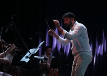 Primeiro maestro formado pelo Moinho Cultural assume regência de turnê nacional da Nova Orquestra