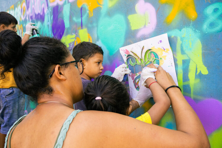 Muros que contam histórias: Mural Postal Campão colore três bairros em junho