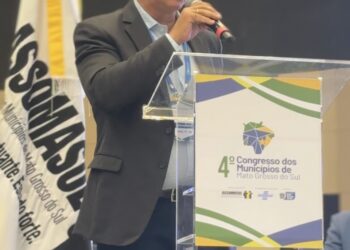 Reinaldo critica redução da participação federal no  financiamento da saúde durante Congresso dos Municípios