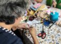 Com apoio de voluntária, atendidas pela ABRAPEC participam de Arteterapia “Mãos que Criam e Cuidam”