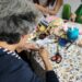 Com apoio de voluntária, atendidas pela ABRAPEC participam de Arteterapia “Mãos que Criam e Cuidam”