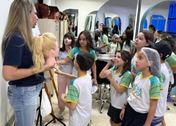 Entre curiosidades e desafios, crianças descobrem o que é empreender
