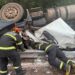 Carreta com material reciclável tomba e condutor morre esmagado na cabine na BR-262 em Corumbá
