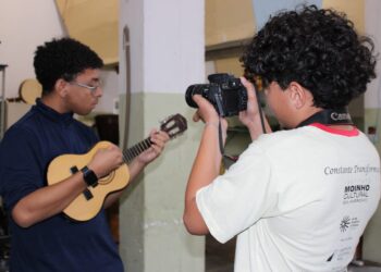 Jovens do Moinho Cultural recebem formação especializada em fotografia