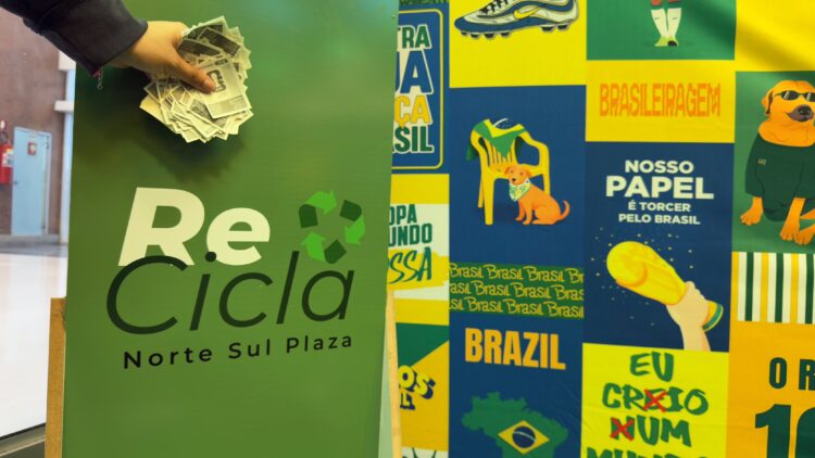 Após derrota do Brasil na Copa, torcedores podem trocar figurinhas por recompensa na Capital