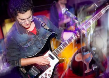 Com rock cru e letras sem filtro, Os Alquimistas lançam o single “Brinquedo” e anunciam nova fase da banda