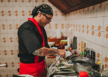Homens encontram na cozinha um espaço de autonomia e fortalecem vínculos familiares