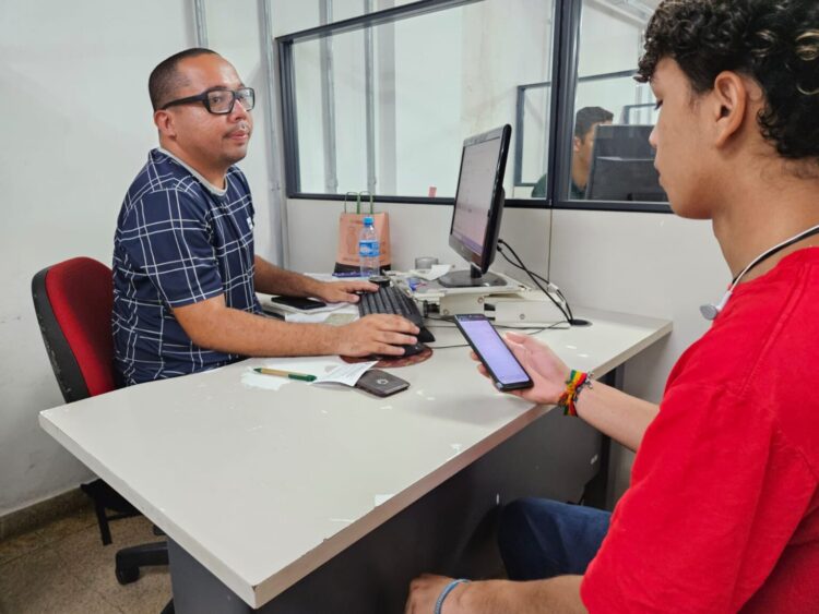 Campo Grande tem 1.033 vagas de emprego, entre elas, 80 para alimentador de linha de produção