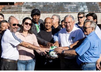 FFMS apresenta etapa de revitalização do gramado do Morenão e reforça parceria com o Governo de MS
