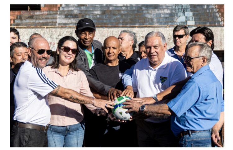 FFMS apresenta etapa de revitalização do gramado do Morenão e reforça parceria com o Governo de MS