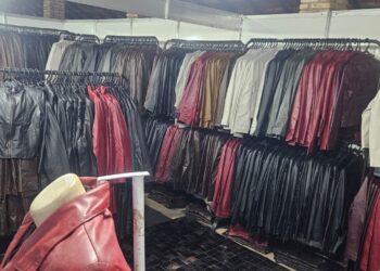 Fenasul tem venda de jaquetas de couro, poncho, pijama de lã, vinho e chocolate quente