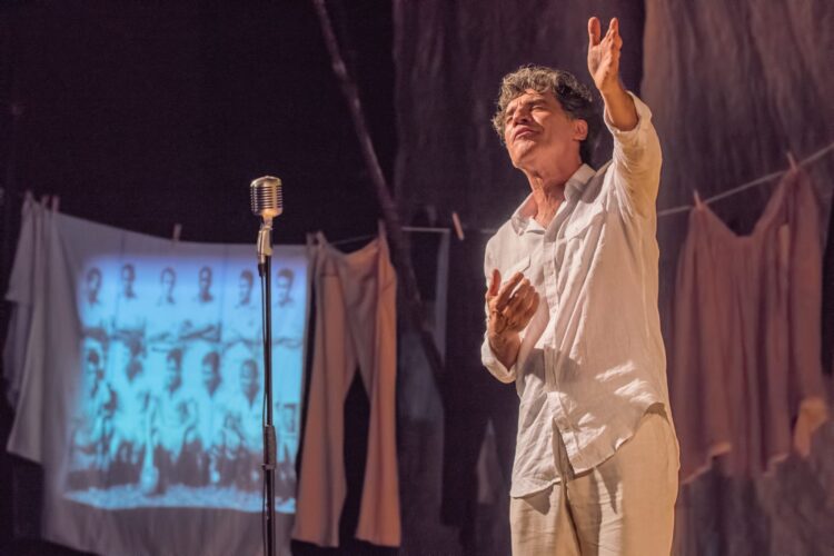 Paulo Betti retorna à FLIB em noite de abertura que celebra memória, literatura e emoção