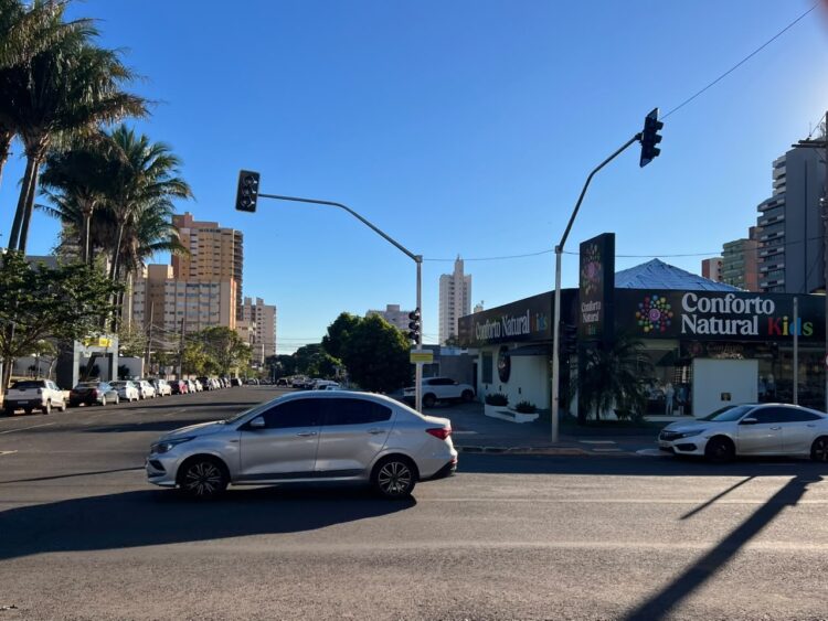 Agetran ativa semáforo na 25 de Dezembro com Maracaju em Campo Grande
