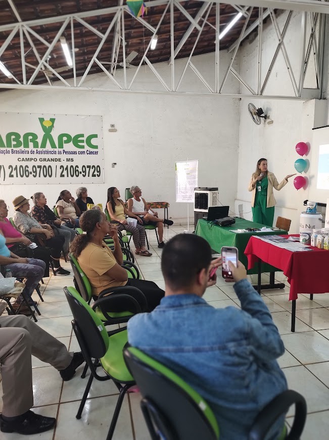 Nutrição e suplementação nutricional no tratamento oncológico foi tema de palestra para pessoas em tratamento do câncer