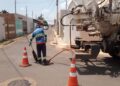 Extravasamento de esgoto alerta sobre a importância do uso correto da rede