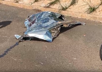 AGORA: Motociclista morre ao colidir no canteiro central da Av. Duque de Caxias