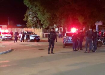 Homem é baleado por diversas vezes na cabeça em praça do Jardim Noroeste