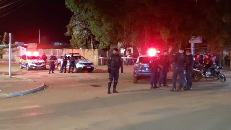 Homem é baleado por diversas vezes na cabeça em praça do Jardim Noroeste