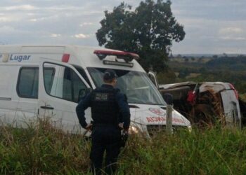 Homem e mãe morrem, após veículo capotar diversas vezes na MS-080 em Rio Negro
