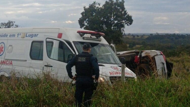 Homem e mãe morrem, após veículo capotar diversas vezes na MS-080 em Rio Negro