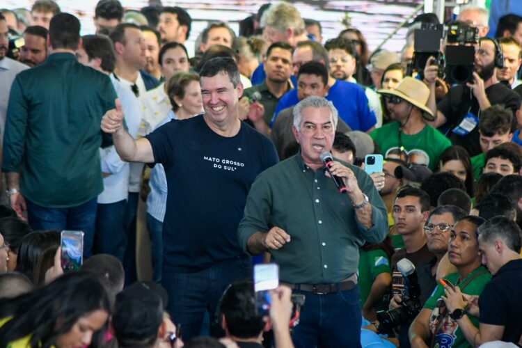 Com Riedel, Flávio Bolsonaro e aliados, Reinaldo inicia campanha confiante nas urnas