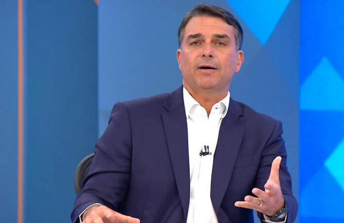 Flávio diz que contrato de ‘Dark Horse’ não tem irregularidades e reafirma que dará anistia ao pai