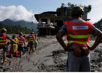 Risco de nova enxurrada suspende operações de resgate no Nepal