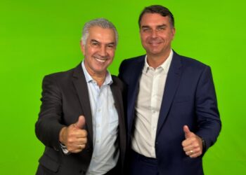 Reinaldo participa de reunião com Flávio Bolsonaro e Michele no DF