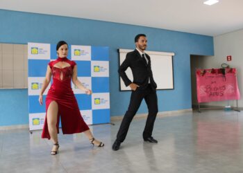 Tango leva música, dança e emoção aos idosos do Asilo São João Bosco