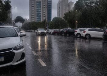 Com risco de tempestades, Defesa Civil emite alerta amarelo em Campo Grande