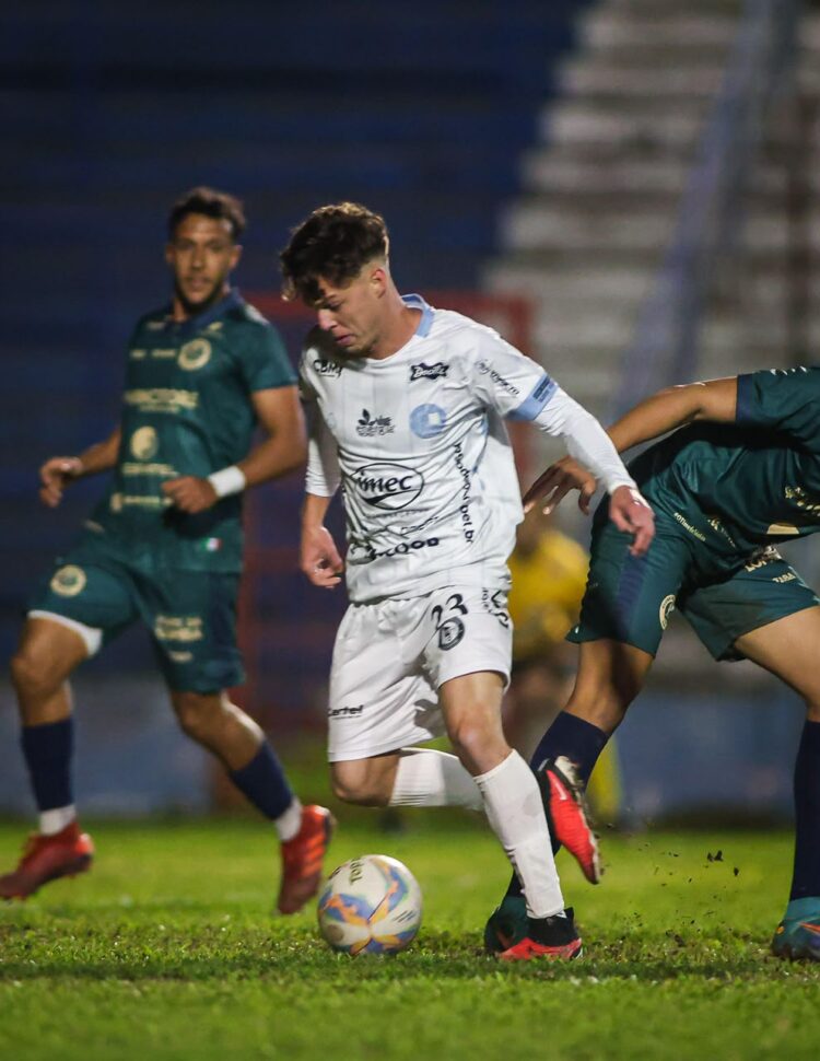 Formado por São Paulo e Grêmio, Robyson Lukas mira carreira internacional