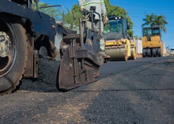 Vira CG Infraestrutura acelera frentes de asfalto na cidade 