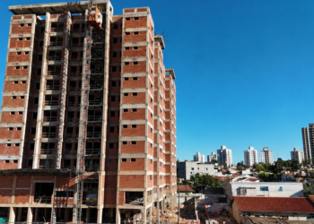 Prefeitura moderniza políticas econômicas e vê PIB crescer acima da média