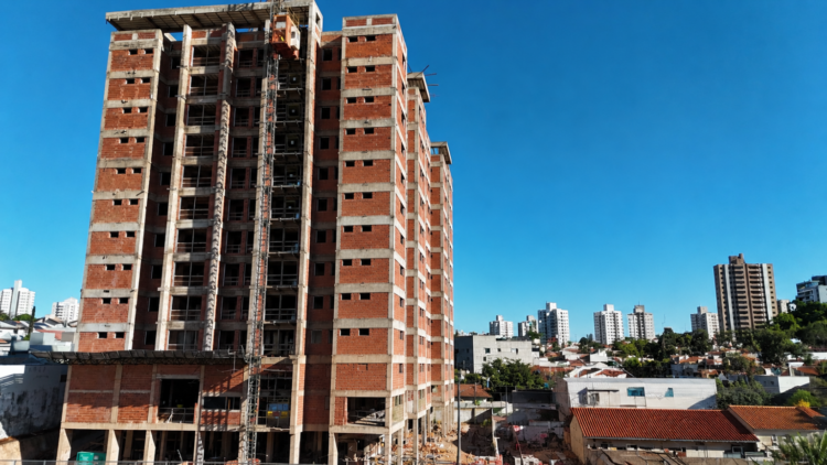 Prefeitura moderniza políticas econômicas e vê PIB crescer acima da média
