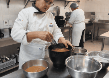 Do forno à distribuição, bolo dos 127 anos terá controle de temperatura e rastreabilidade