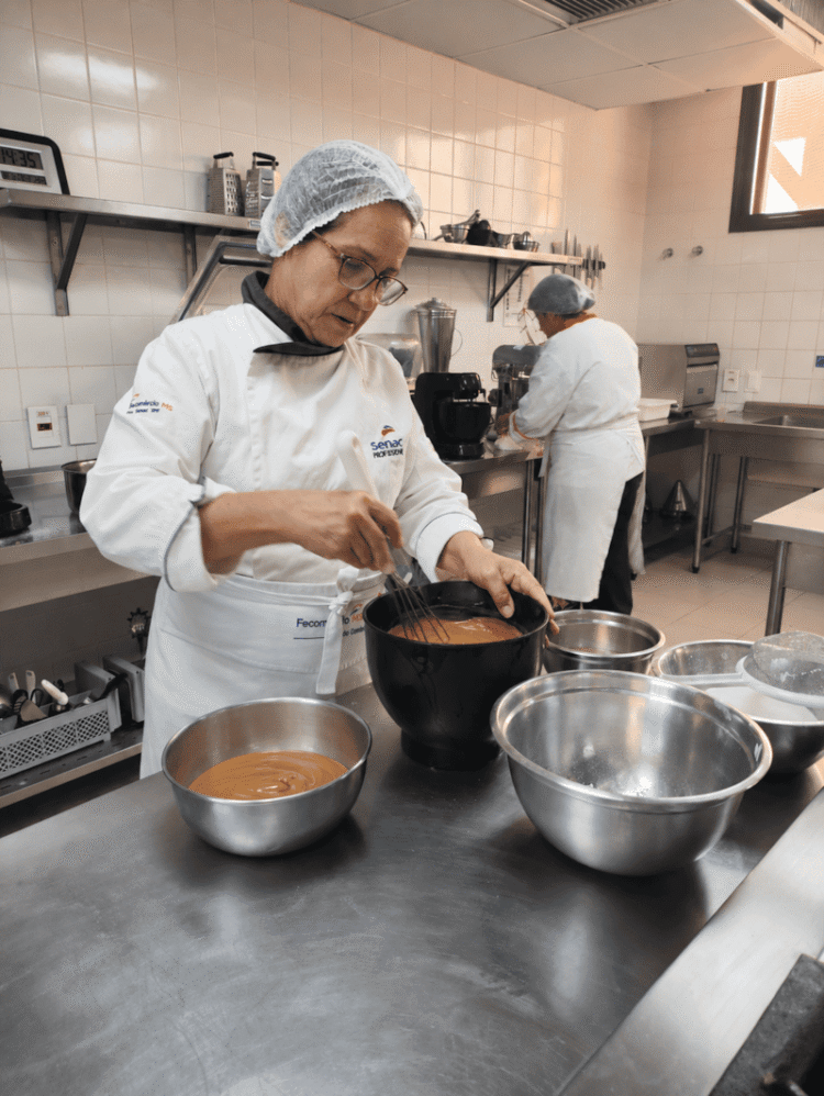 Do forno à distribuição, bolo dos 127 anos terá controle de temperatura e rastreabilidade