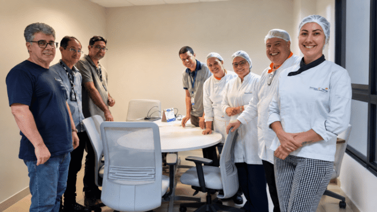 Equipe encara maratona de produção de bolo gigante para aniversário de Campo Grande