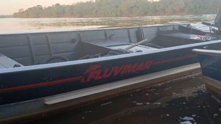 Fazendeiro ouve gritos e encontra barco abandonado, equipes trabalham com afogamento em Ivinhema