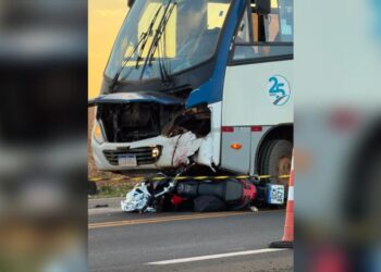 Motociclista vai parar embaixo de micro-ônibus e morre na MS-306 em Costa Rica