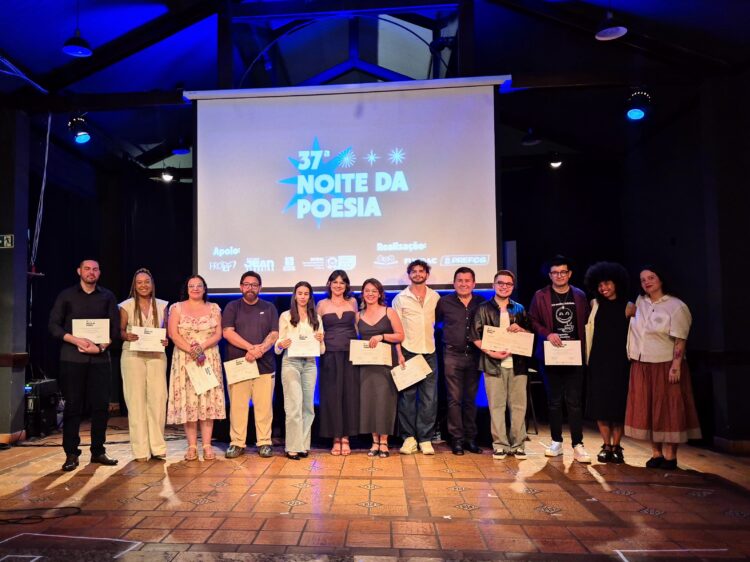 Com R$ 12 mil em prêmios, 38ª Noite da Poesia abre inscrições até o dia 31 de outubro