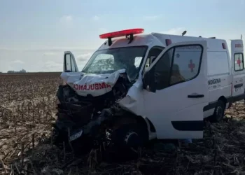Paciente com câncer transportada em ambulância morre em colisão com carreta em Sidrolândia