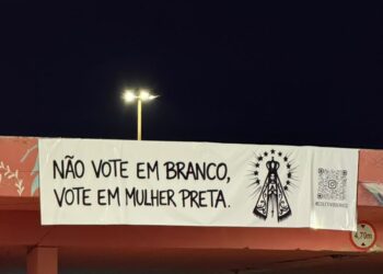Mulheres Negras na Política: CG amanhece com Lambe-lambes “Não vote em branco, vote em mulher preta”