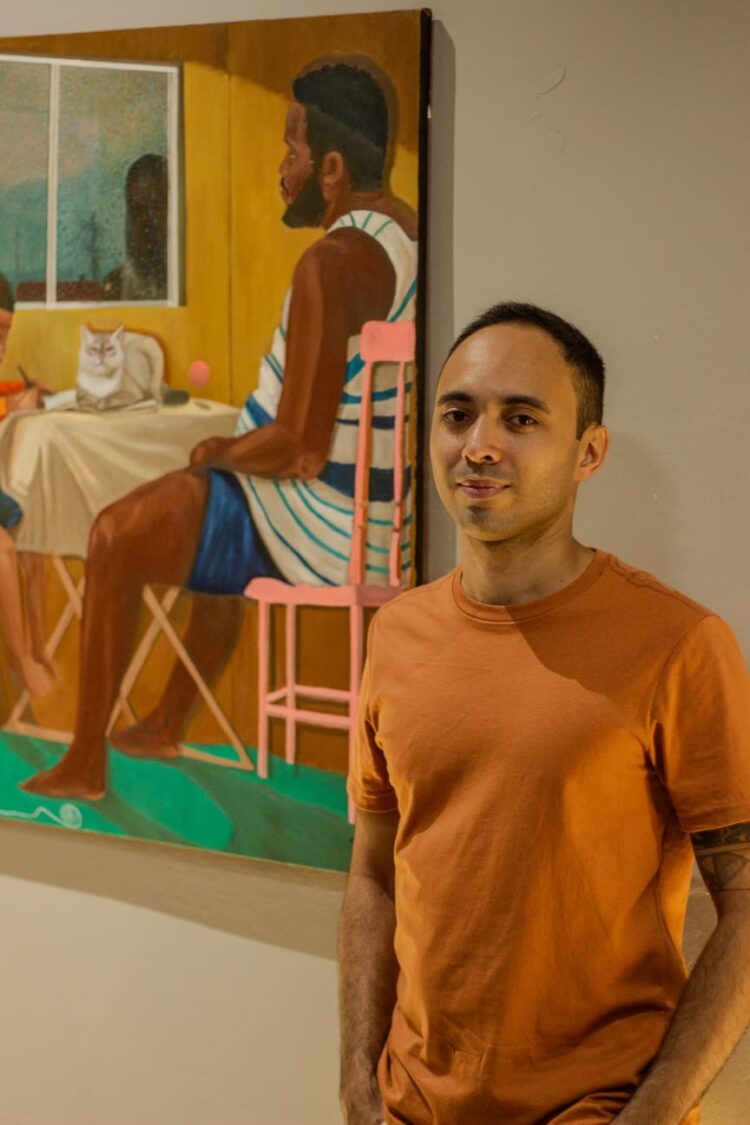 Exposição reúne 21 pinturas e instalação sonora sobre infância e memória