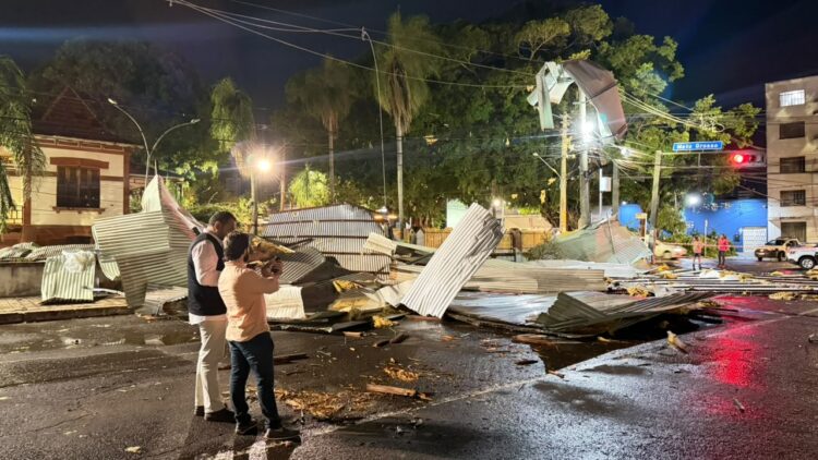 Capital decreta situação de emergência após ventos de 100 km/h   