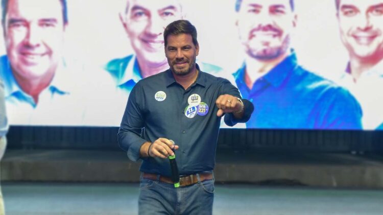 Capitão Contar assegura favoritismo e alcança a liderança na disputa ao Senado em MS